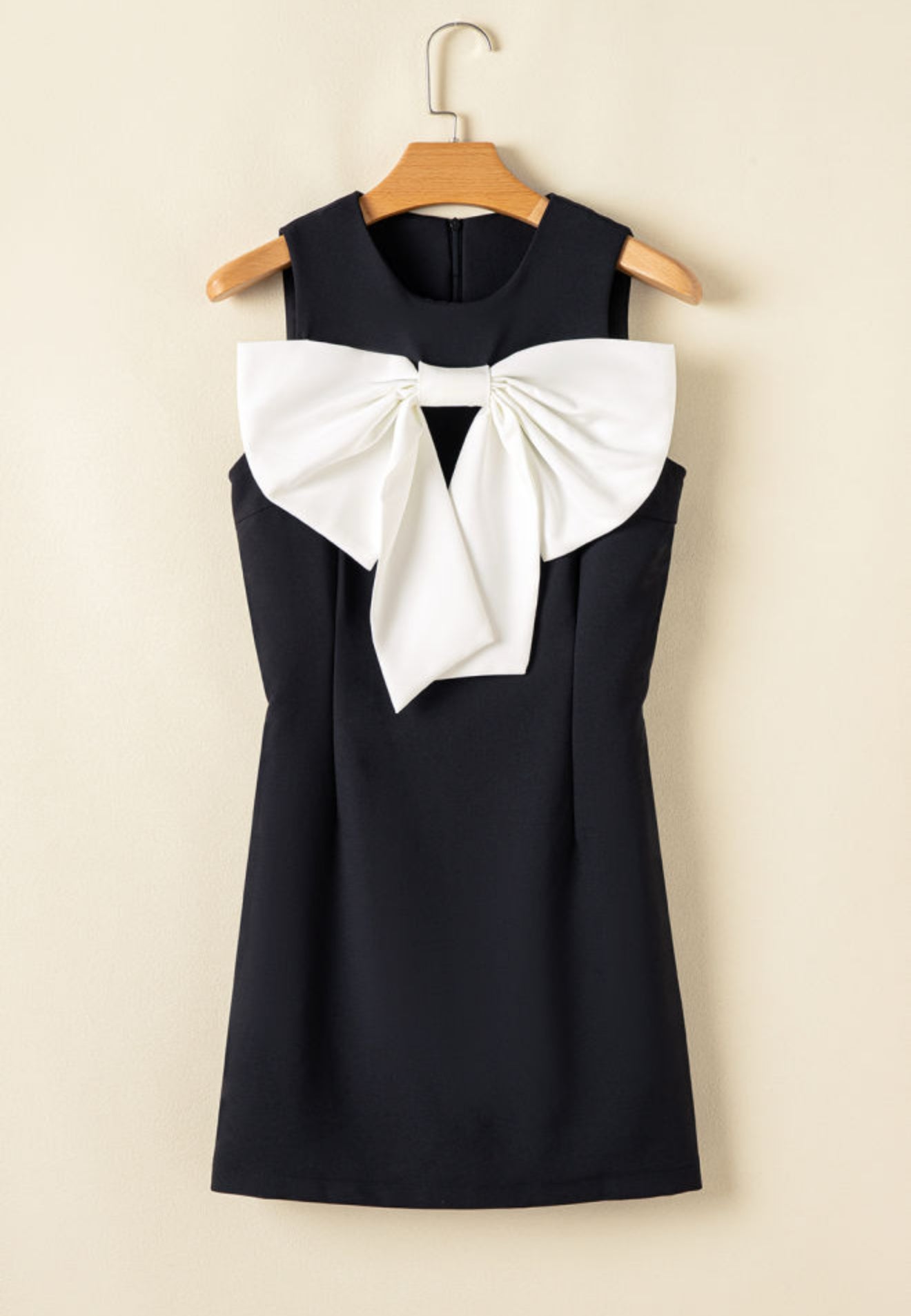 Black Contrast Bowknot Applique Crew Neck Sleeveless Mini Dress PREORDER