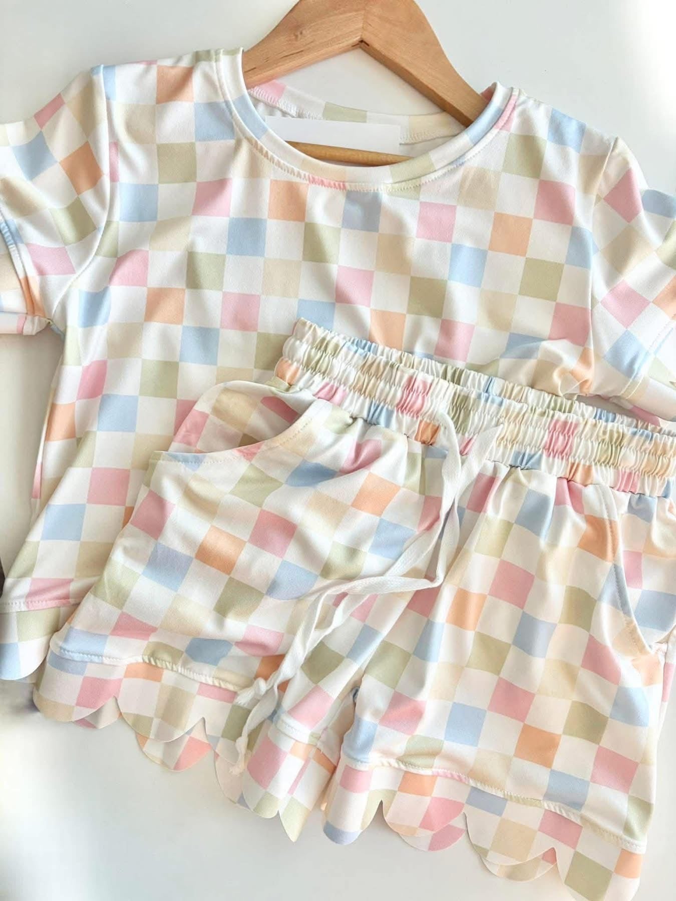 Pastel Checkered Scallop Set
