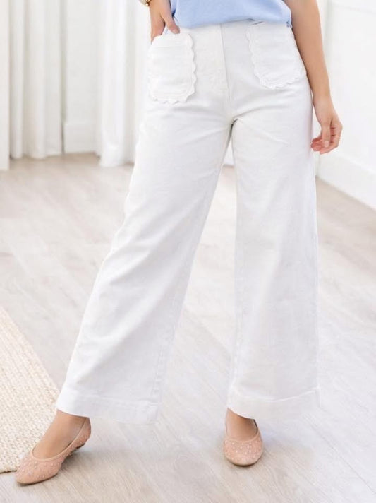 White Solid Color Scalloped Patch Pocket Shift Jeans